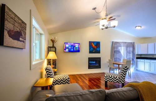 Central Oregon House | Blue House - private 2 bed, 2 bath home with garage