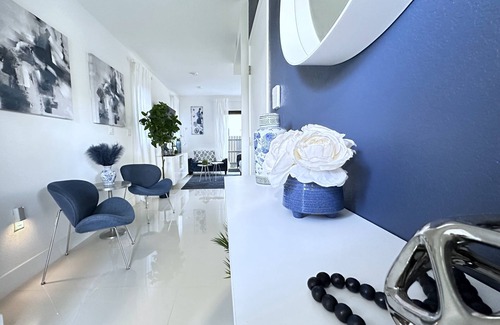 Florida City House | Blue House-Sleep 11 people-Game Room-The Keys-Everglades-Miami-Biscayne Nat Park