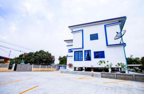 Ang Thong Apartment | Blue House
