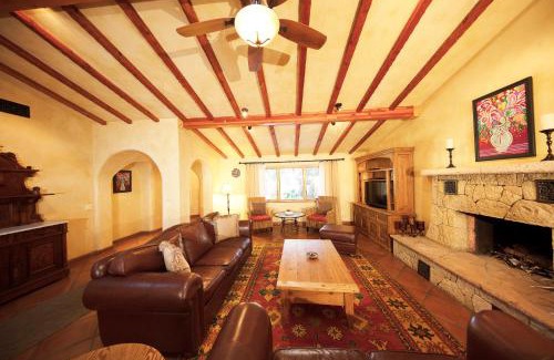 Mira Monte Hotel | Blue Iguana Inn