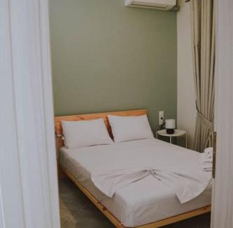 Pidima Kyras Apartment | Blue in Green North