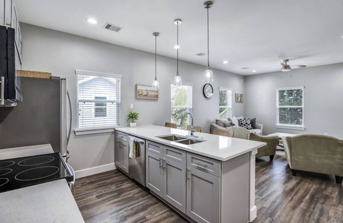 Clear Lake Shores Apartment | Blue Ivory: Central Haven