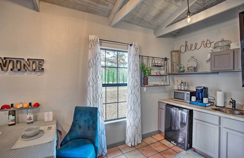 Pittsburg Apartment | ‘Blue Jay Cottage' - Pittsburg Studio on Winery!