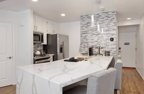 Boulder Bay Condo | Blue Jay Getaway Lakeside Boulder Bay Townhouse