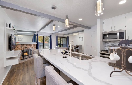 Boulder Bay Condo | Blue Jay Getaway Lakeside Boulder Bay Townhouse