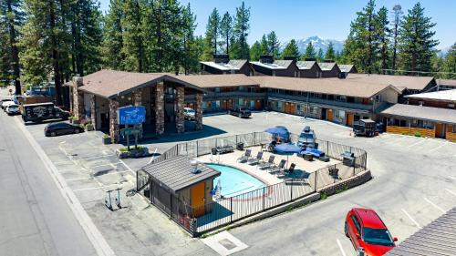 Lakeside Park Hotel | Blue Jay Lodge