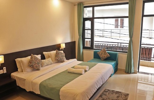 Tapovan Hotel | Blue Jay Smart Stay