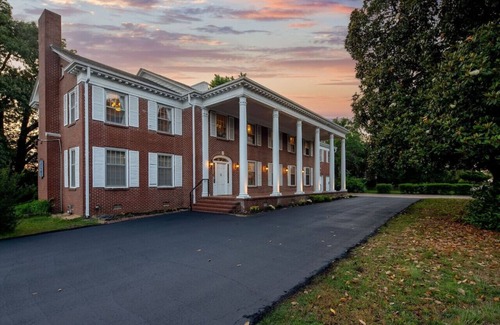 Fort Smith House | Blue Jay suite with king size bed, soaking tub, smart tv, game room and more!
