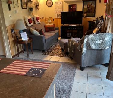 Claysburg Apartment | Blue Knob Bear Den (Nordic Center/Golf Course)