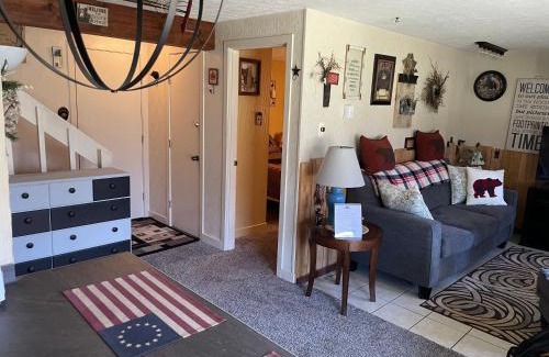 Claysburg Apartment | Blue Knob Bear Den (Nordic Center/Golf Course)