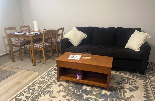 Southeast Edmonton Bed & Breakfast | Blue Kuti B&B