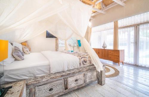 East Sumba House | Blue Lagoon Pool View Bungalow, Single Room with Queen Bed and Bathtub