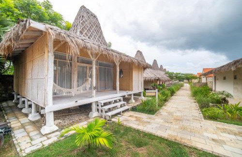 East Sumba House | Blue Lagoon Pool View Bungalow, Single Room with Queen Bed and Bathtub