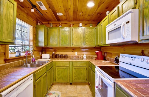 Rising Fawn Cabin | Blue Lake Cozy Cabin, situated on 3 acres, 5 min walk to lake! Mountain views!