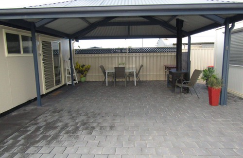 Port Vincent Apartment | BLUE LINE UNIT 5 - Great location! close to all amenities! Off Peak Special!