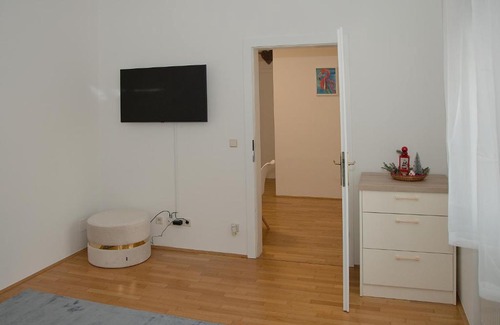 Wahring Apartment | Blue Lotus Apartment