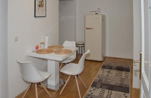 Wahring Apartment | Blue Lotus Apartment