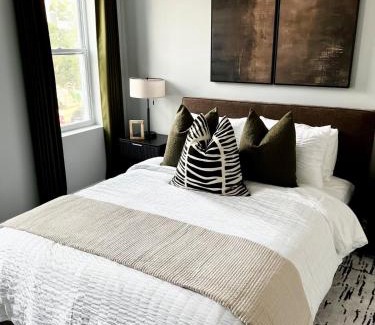 Wyman Park Apartment | Blue Luxury House in Hampden