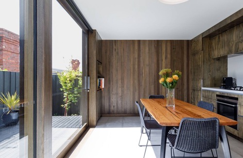 Hobart Central Business District House | Blue Magnolia - Hidden Gem