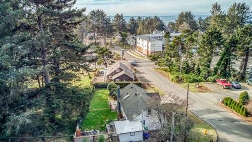 Lincoln City House | Blue Mango