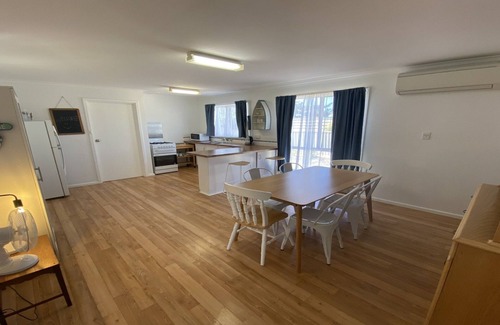 Jurien Bay House | Blue Marlin - Gorgeous beach cottage home