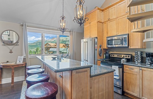 Mountain Village Condo | Blue Mesa Lodge 40B by AvantStay | Ski In/Ski Out Unit w/Balcony!