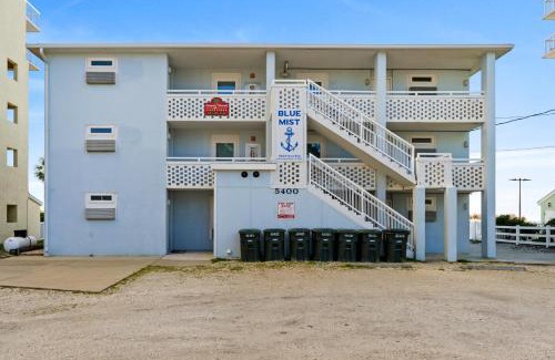 North Myrtle Beach Apartment | Blue Mist Villas Unit 301 is a 3rd Floor Oceanfront Condo in Cherry Grove NMB