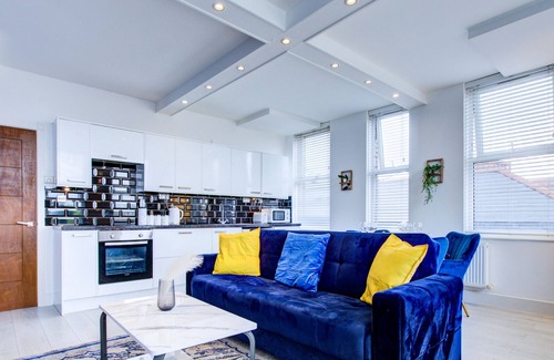Sutton Central Apartment | Blue Moon, 1 Bed High Street