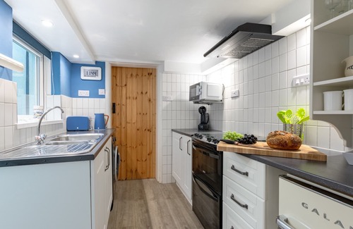 Kessingland House | Blue Moon Cottage - Three Bedroom House, Sleeps 6