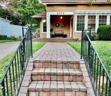 Owensboro House | Blue Moon Cottage - Music Room, Inground Pool