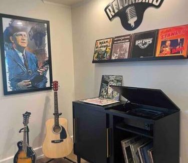 Owensboro House | Blue Moon Cottage - Music Room, Inground Pool