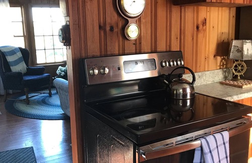 Pemaquid Point Cottage | Blue Moon Cottage near scenic Pemaquid Point Lighthouse 2 Bedrooms Ocean View