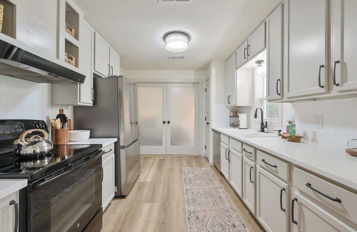 Wellborn Cottage | Blue Moon - Cozy Country Cottage - Just Minutes From Texas A&M!