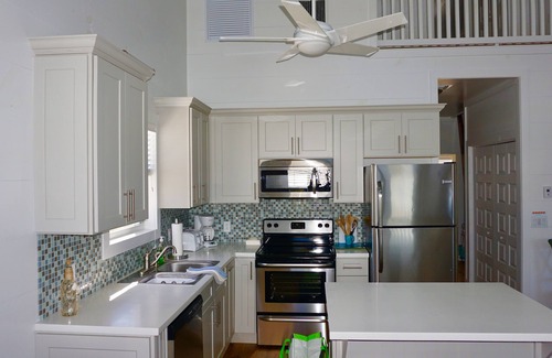 Spanish Wells Cottage | Blue Moon West - Steps from the Beautiful Beach!