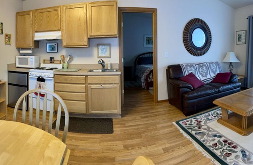 Anchorage Cabin | Blue Moose Cottage - A peaceful paradise of Alaskan awe and allure.