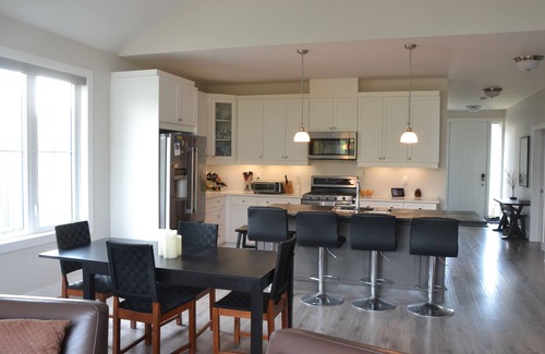 The Blue Mountains House | Blue Mountains Ski Chalet, Hot Tub, 4BR+Office, Walk to Village