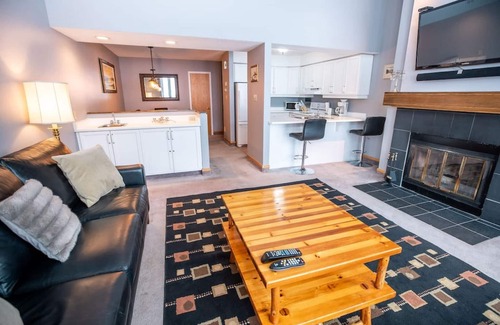 The Blue Mountains Apartment | Blue Mountain, Slopeside Chateau Ridge (81842)