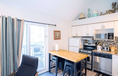 Craigleith Condo | Blue Mountain, Collingwood Loft Condo, Sleeps 4