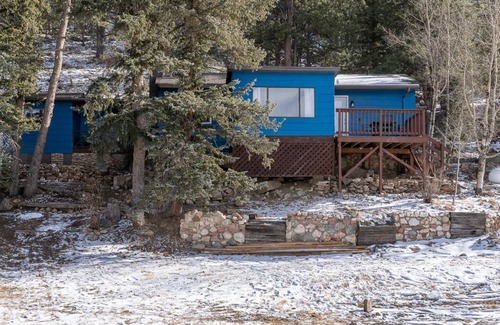 Florissant Cabin | Blue Mountain Bungalow - 3bd Cabin with a Nearby Pond