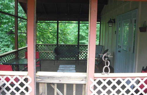 Front Royal Cabin | Blue Mountain Cabin, secluded, perfect for couples, near main road