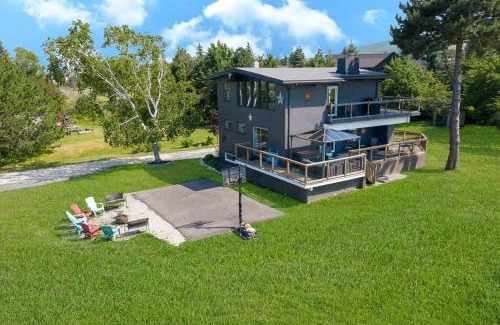 The Blue Mountains Ski Chalet | Blue Mountain Chalet by Southwestern Chalets
