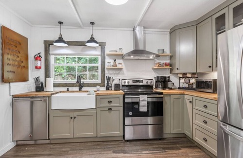 New Market House | Blue Mountain Cottage Retreat