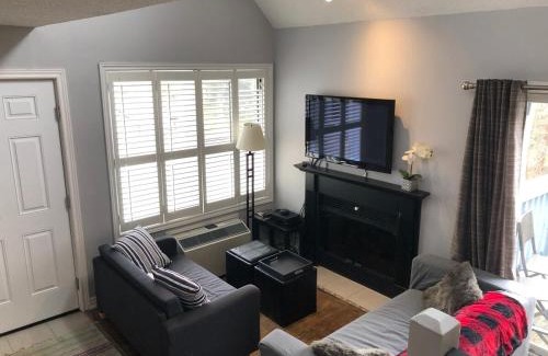 Craigleith House | Blue Mountain Escape, WIFI, Base of North lift