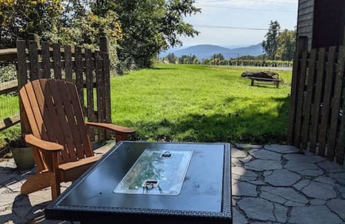 Linden House | Blue Mountain Getaway: Hot tub, Winery, Game Room