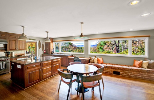 Batesville House | Blue Mountain Haven: 5 BR Hilltop Country Retreat