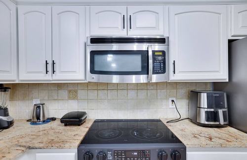 East Stroudsburg House | Blue Mountain Lake Retreat: Pool, Hot Tub, Lake