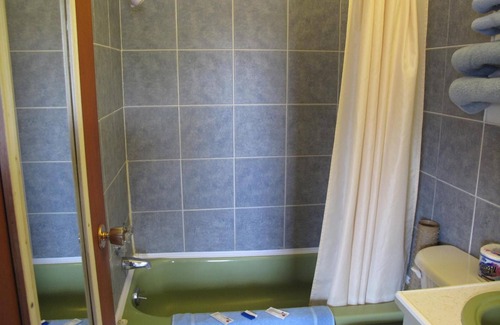 Pincher Creek Hotel | Blue Mountain Motel