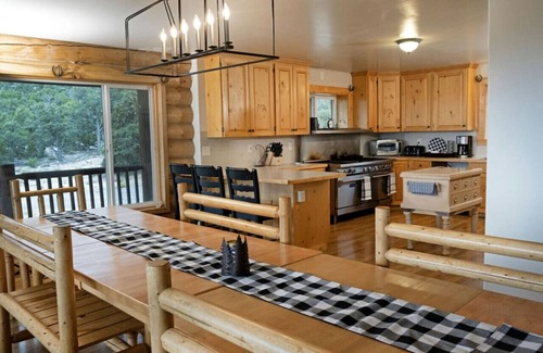 Newcastle House | Blue Mountain Ranch: 7 Bedrooms, Sleeps 20