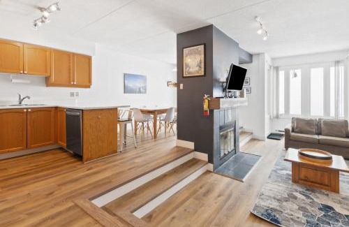 The Blue Mountains House | Blue Mountain Ski In Ski Out Resort Condo 2 Level