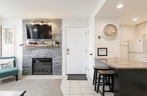 Craigleith Apartment | Blue Mountain Studio Oasis